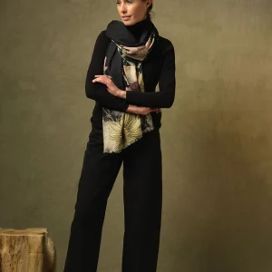 Best One Hundred Stars Daisy Black Wool Scarf